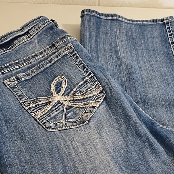 Wallflower Straight Leg Lightly Distressed Blue DenimJeans Stretchy 5 Pocket - Picture 15 of 15